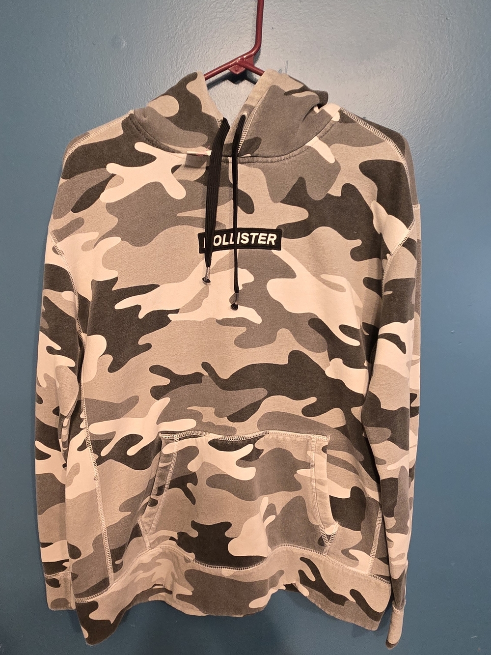 Hollister Men’s Gray & Black White Camo Pullover Hoodie